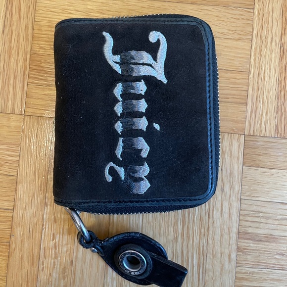 Juicy Couture Handbags - ❣️$10 in bundle❣️Juicy Couture Wallet